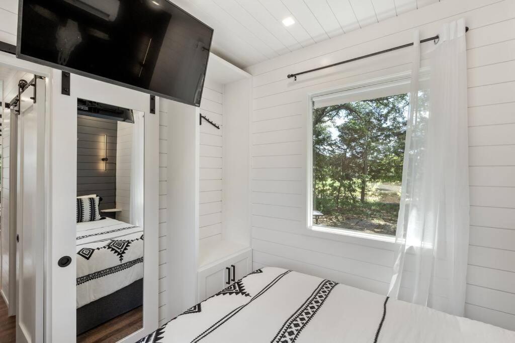 The Lonely Bull Luxury Container Home On 5 Acres Weatherford Exterior photo