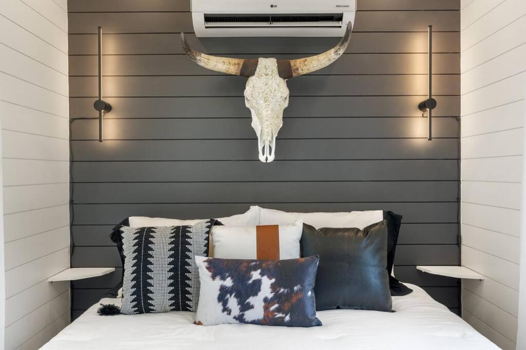 The Lonely Bull Luxury Container Home On 5 Acres Weatherford Exterior photo